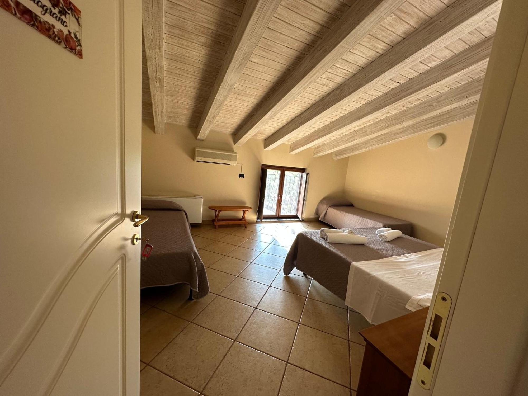Ranch Simeto Hotel Paterno  Bagian luar foto