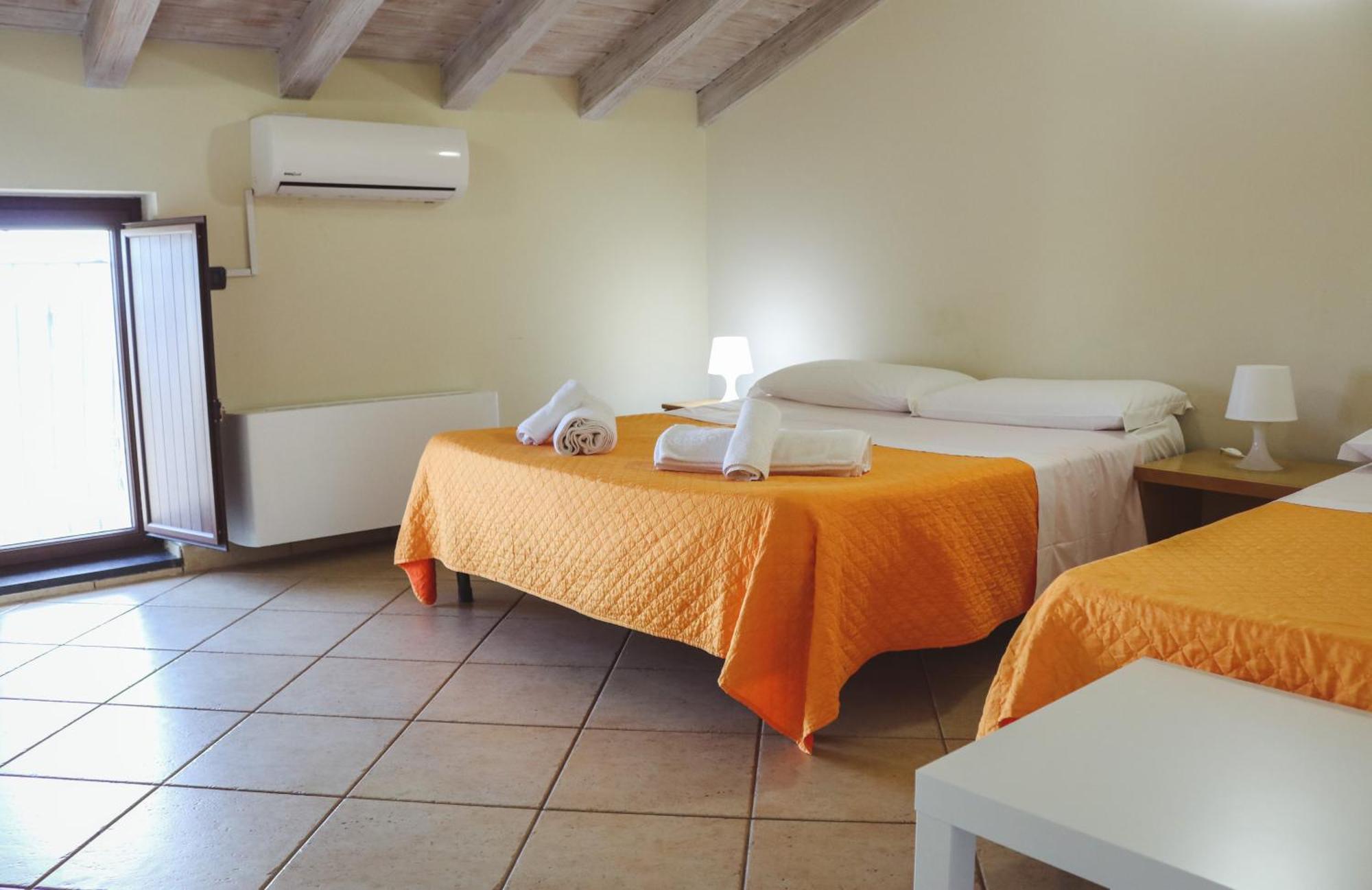 Ranch Simeto Hotel Paterno  Bagian luar foto