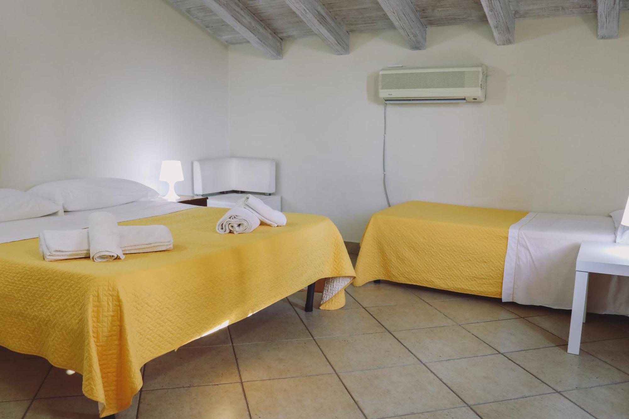 Ranch Simeto Hotel Paterno  Bagian luar foto